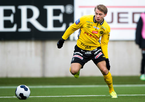 Elfsborgs Simon Hedlund tar sig förbi Häckens Dioh