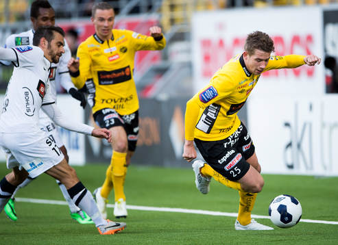 Elfsborgs Marcus Rohdén tar sig förbi Häckens Björn