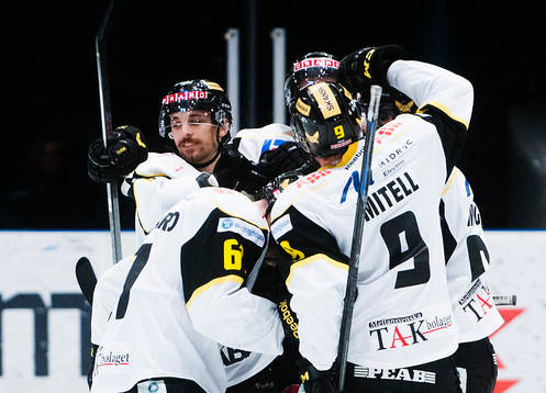 Västerås spelare jublar