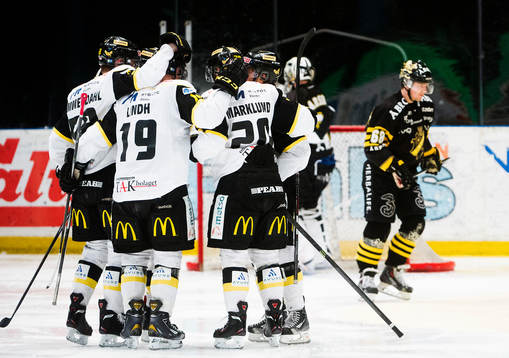 Västerås spelare jublar