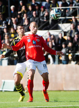 AIKs Nabil Bahoui och Kalmars Stefan Larsson