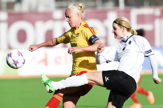 Neulengbachs Katharina Aufhauser och Tyresös Caroline Seger