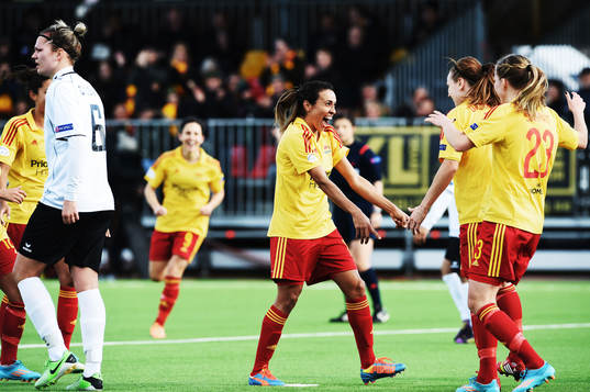 Tyresös Marta Viera Da Silva och Lisa Dahlkvist jublar