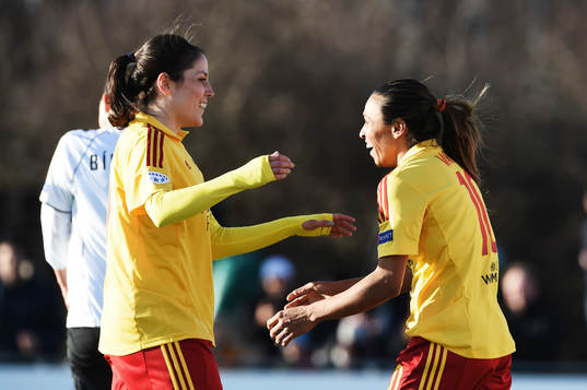 Tyresös Madelaine Edlund och Marta Viera Da Silva jublar