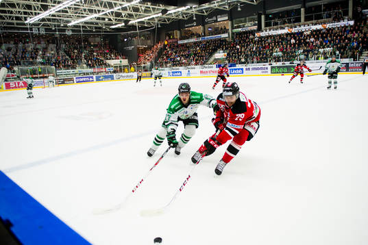 Malmös Ludvig Rensfeldt jagas av Rögles Jason Gregoire