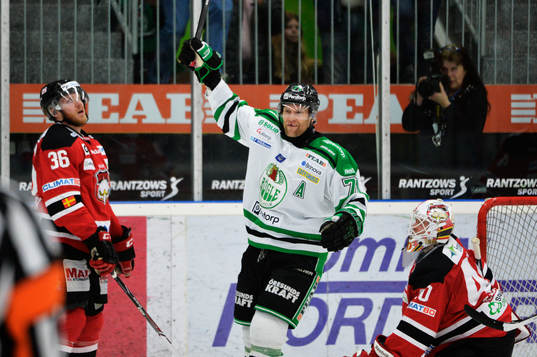 Rögles Mathias Tjärnqvist jublar