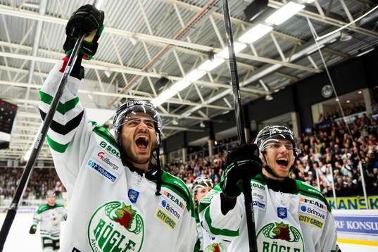 Rögles Eric Martinsson och Almen Bibic jublar