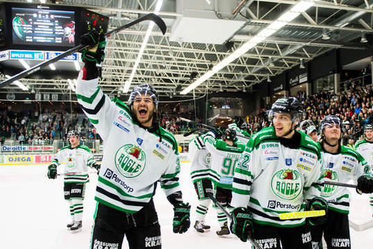 Rögles Eric Martinsson och Almen Bibic jublar