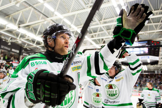 Rögles Mathias Tjärnqvist jublar
