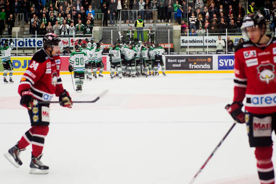 Rögle firar 5-2 segern och Malmös Marcus Olsson och Anton