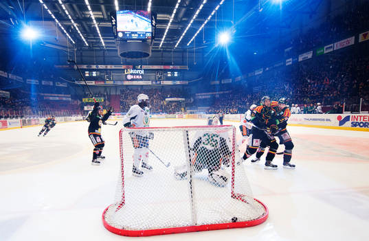 Brynäs Johan Harju och Daniel Brodin jublar tillsammans
