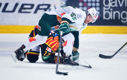 Färjestads Ole-Kristian Tollefsen sträcker sig