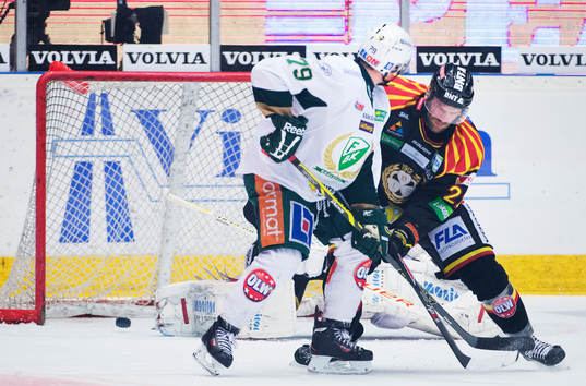 Färjestads Patrik Lundh styr in det matchavgörande