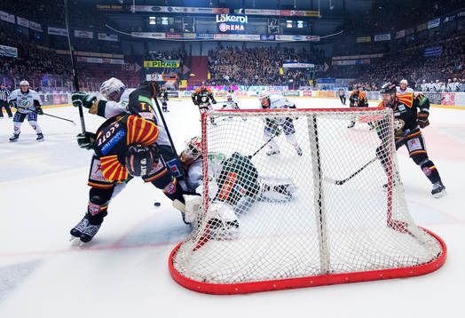 Brynäs Greg Scott och Färjestads Ole-Kristian Tollefsen