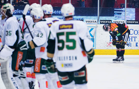 Brynäs Christian Djoos deppar samtidigt som Färjestads