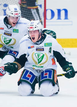 Färjestads Per Åslund och Patrik Lundh jublar