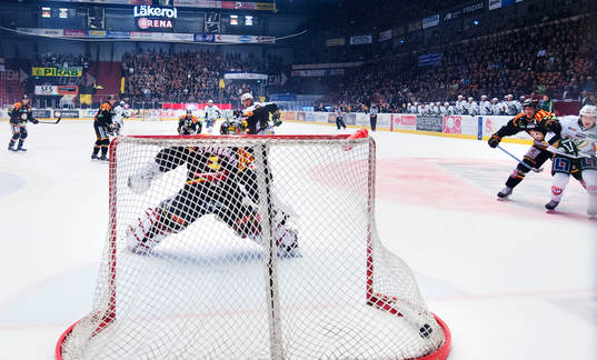 Färjestads Patrik Lundh styr in det matchavgörande