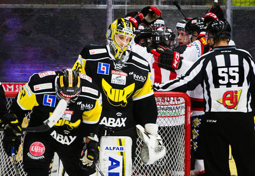 Västerås Kenndal McArdle  och målvakt Jonas Fransson