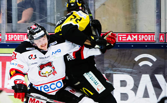 Malmö Redhawks Nicklas Jadeland  och Västerås Kenndal