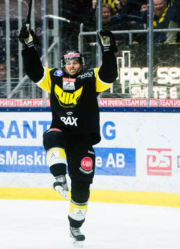 Västerås Evan McGrath  jublar