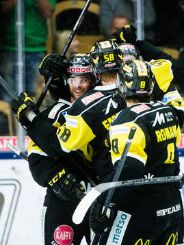 Västerås Evan McGrath  jublar