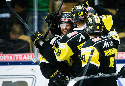 Västerås Evan McGrath  jublar