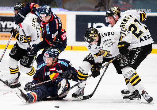 s Mark Hurtubise och Jordan Hendry