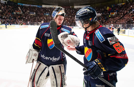 Djurgårdens målvakt Adam Reideborn och Marcus Sörensen