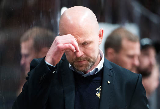 s tränare Mattias Norström deppar