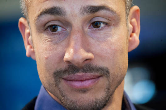 Falkenbergs tränare Henrik Larsson vid fotbollens