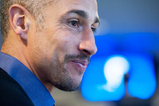 Falkenbergs tränare Henrik Larsson vid fotbollens