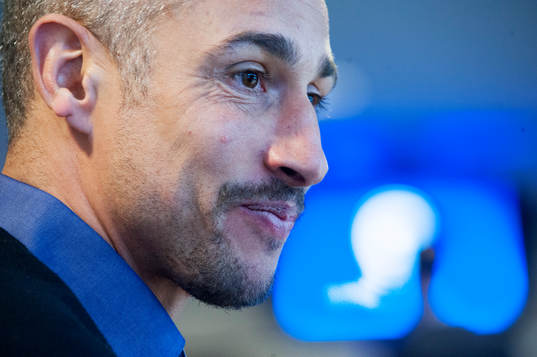Falkenbergs tränare Henrik Larsson vid fotbollens