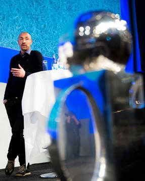 Falkenbergs tränare Henrik Larsson i förgrunden Lennart