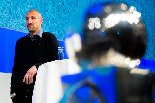 Falkenbergs tränare Henrik Larsson i förgrunden Lennart