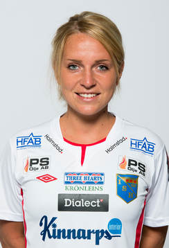 Damfotbollsspelaren Irene Isaksson, Halmia