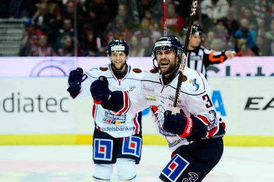 Linköpings Kent McDonell jublar