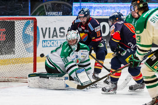 Djurgårdens Dustin Johner (h) gör 3-2 för Djurgården