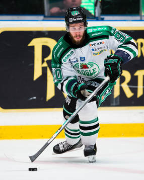 Rögles Kelsey Tessier med pucken