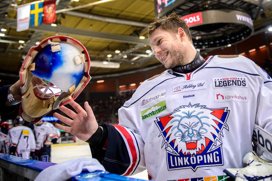 Linköpings målvakt Christian Engstrand jublar