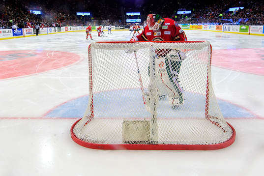 Frölundas målvakt Lars Johansson deppar