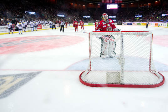 Frölundas målvakt Lars Johansson deppar