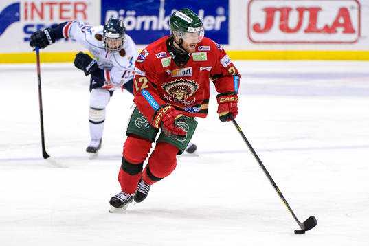 Frölundas Robin Figren med pucken