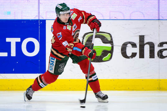 Frölundas Tom Nilsson skjuter pucken