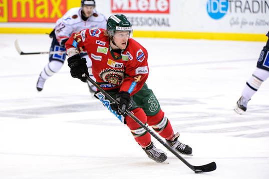 Frölundas Mathis Olimb med pucken