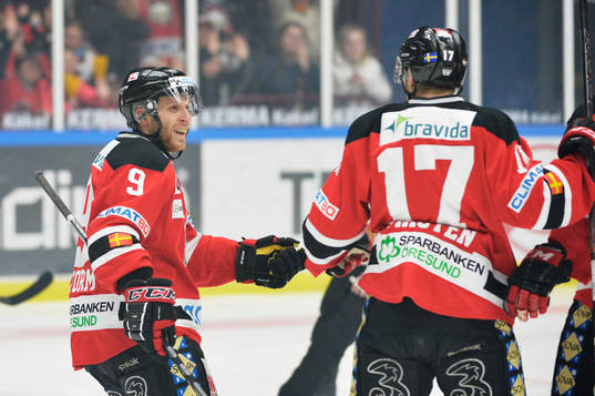 Malmö Redhawks Daniel Viksten och Fredrik Storm jublar