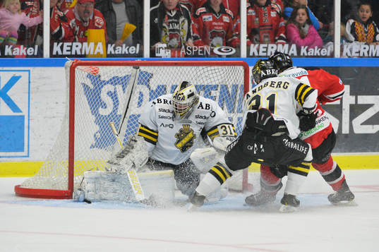 s målvakt Daniel Larsson