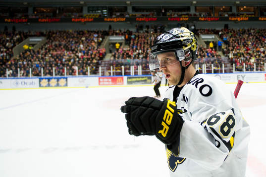 s Victor Ahlström jublar