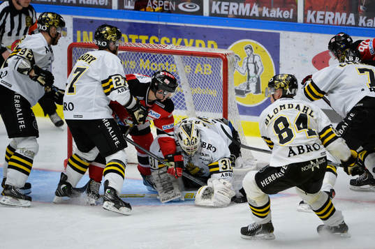 s målvakt Daniel Larsson