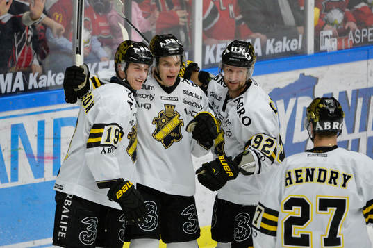 s Fredrik Hynning jublar