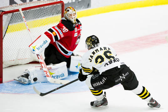 s Mattias Janmark Nylén gör 1-3 mål bakom målvakt Robin
